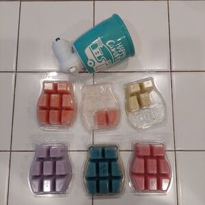 SCENTSY STUFF inc. CAMPER WARMER plug in With LIGHT UP- Plus Wax Melts - Summer